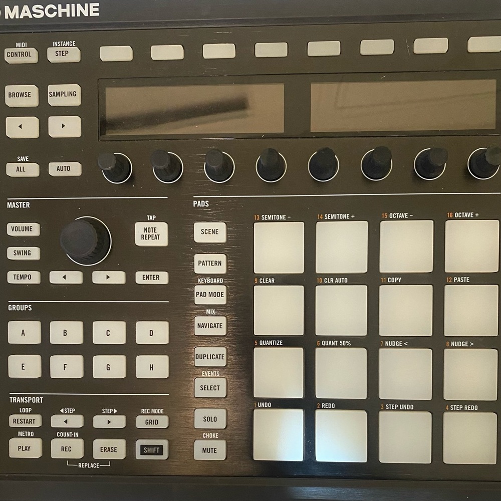 Native Instruments Maschine MK2- Black - Picture 2 of 6